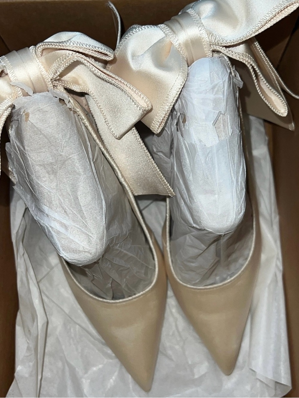 Steve Madden Cream Pointed-Toe Stiletto Pumps with Ankle Bow - Picture 3 of 11